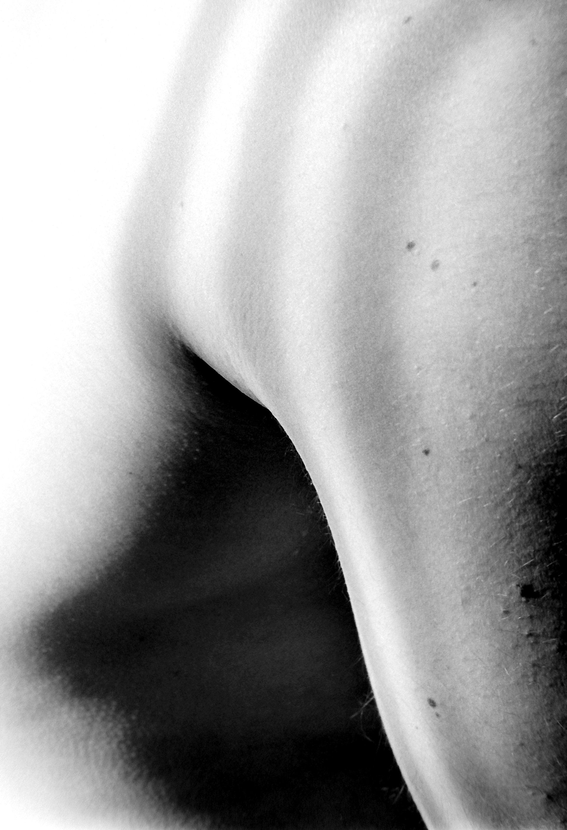 Lee-art.co.uk, Lee Ann Fine Art Photography, Fine Art Photography, The body as a Landscape,  Human Cartography, the human story, the human journey, black and White, Photography, Shape, Touch, Texture, Chiaroscuro, Saudade