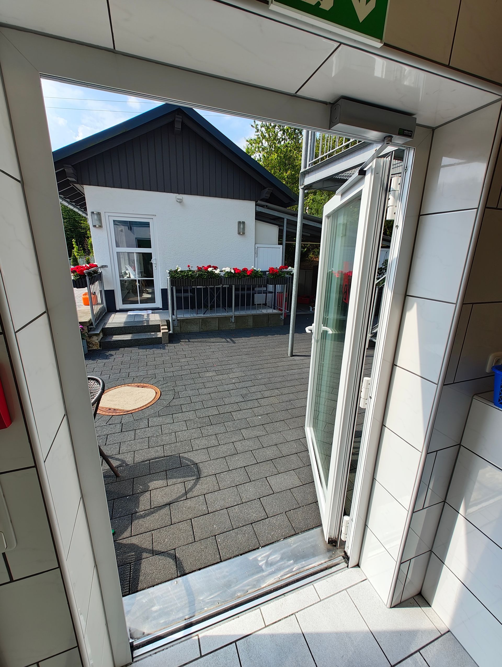 GEZE TS5000 mit Gleitschiene und Feststellung