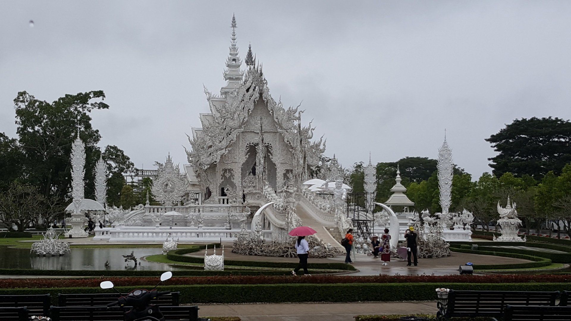 White Temple - Chiang Mai Private Tour