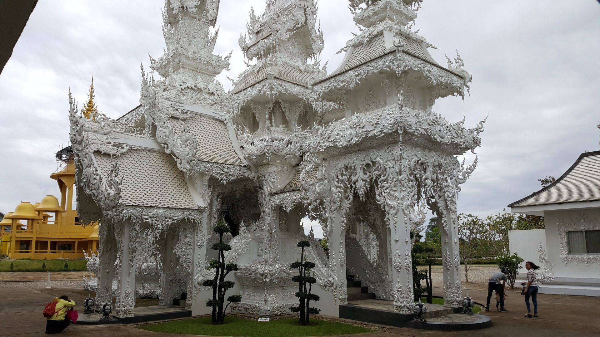 White Temple - Chiang Mai Private Tour