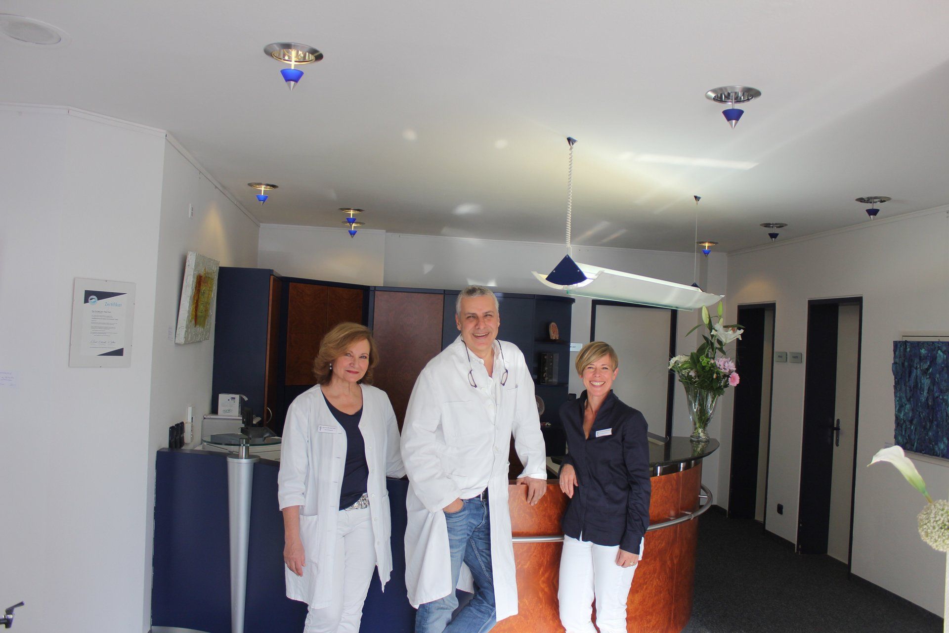 Dr. med. univ. Peter Flora und Team