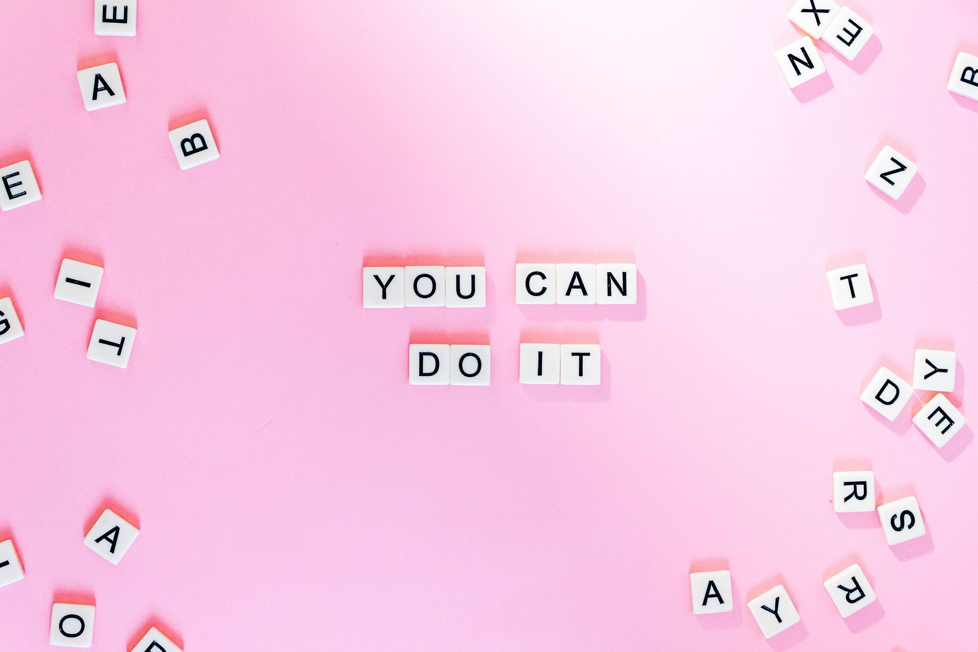 Rose Hintergrund mit Schrift YOU CAN DO IT