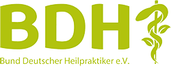 Logo Bund Deutscher Heilpraktiker, in den großen Buchstaben B D H mit Schlange um Stab mit Blättern