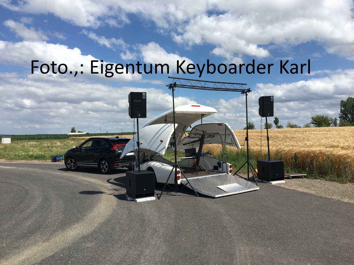 Mobile Bühne von vorne - Keyboarder Karl Show Truck Front Ansicht
