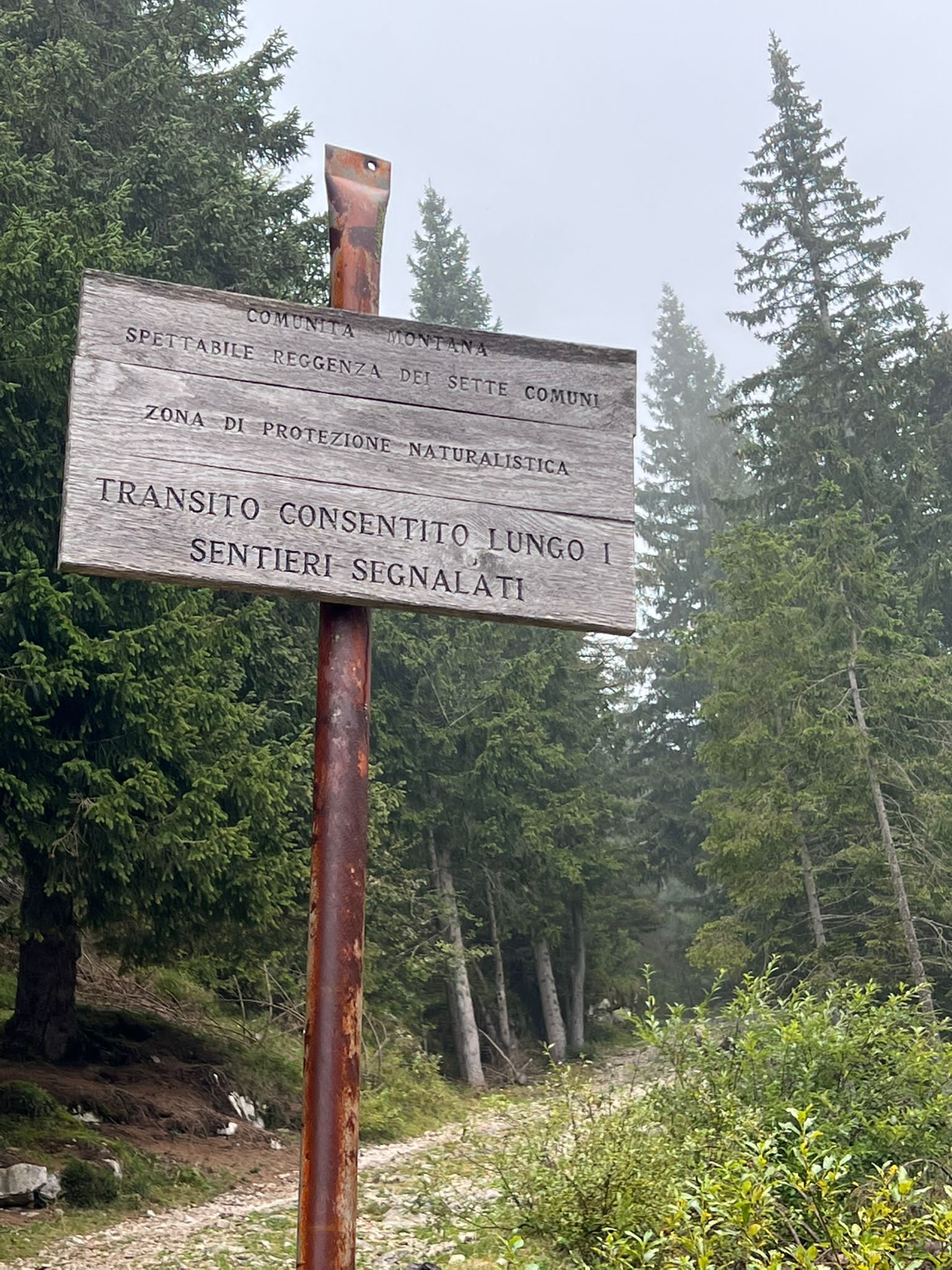 Impression Wanderung Hinweisschild Naturschutzgebiet
