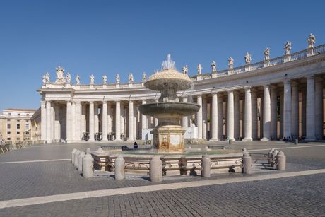 Petersplatz Rom mit Brunnen