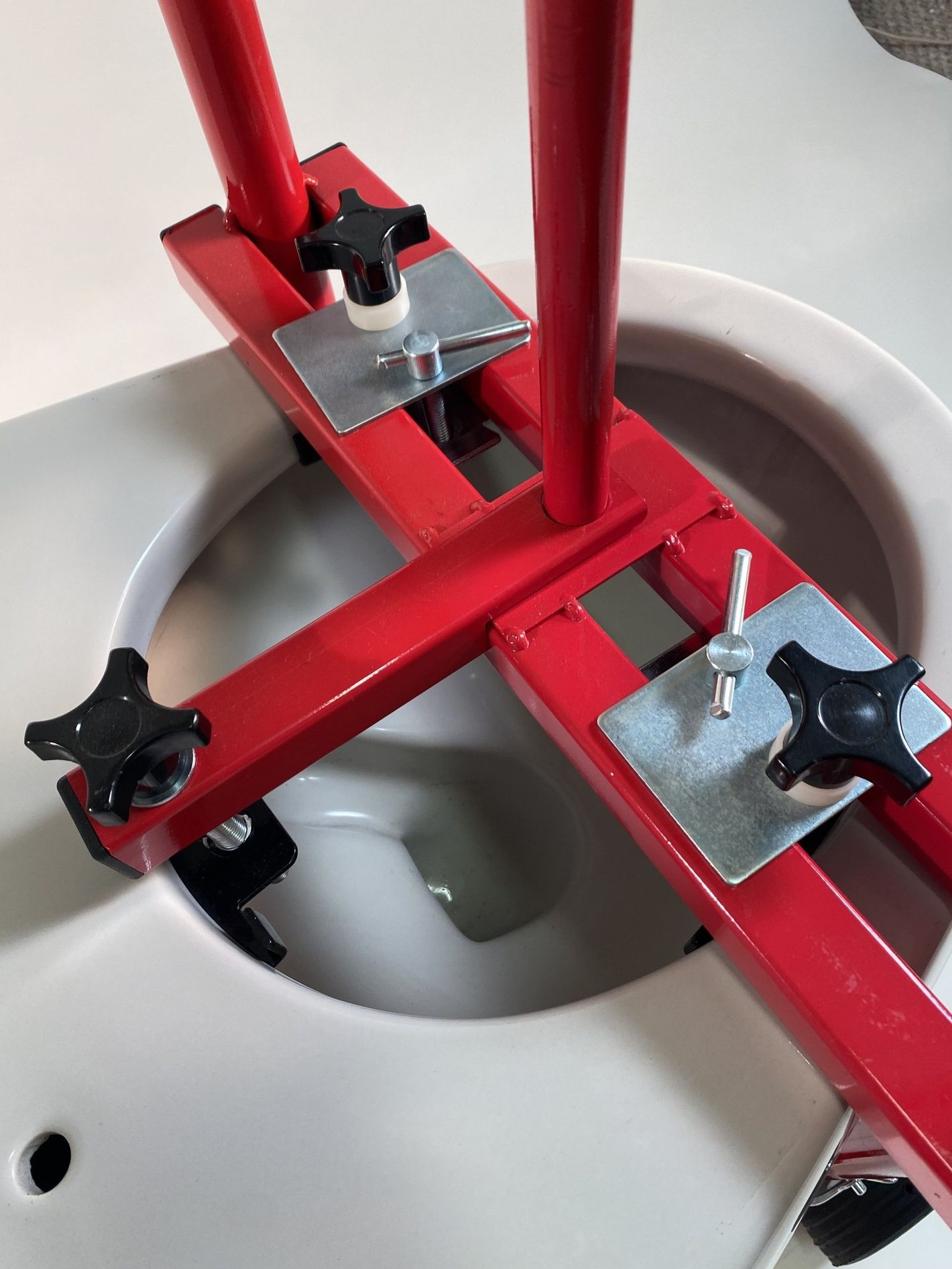 Toilet Kart, a plumbers tool to lift, set & move a toilet.