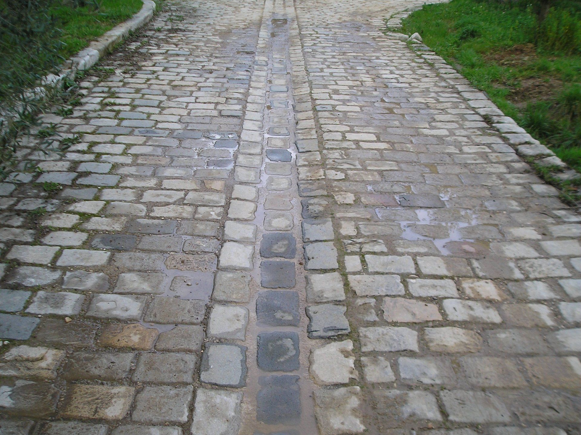 terrasse, voies carrossables, allées piétonnières, pas japonais, barrettes d'ardoise, en dalles de pierre, pavé granit, opus...