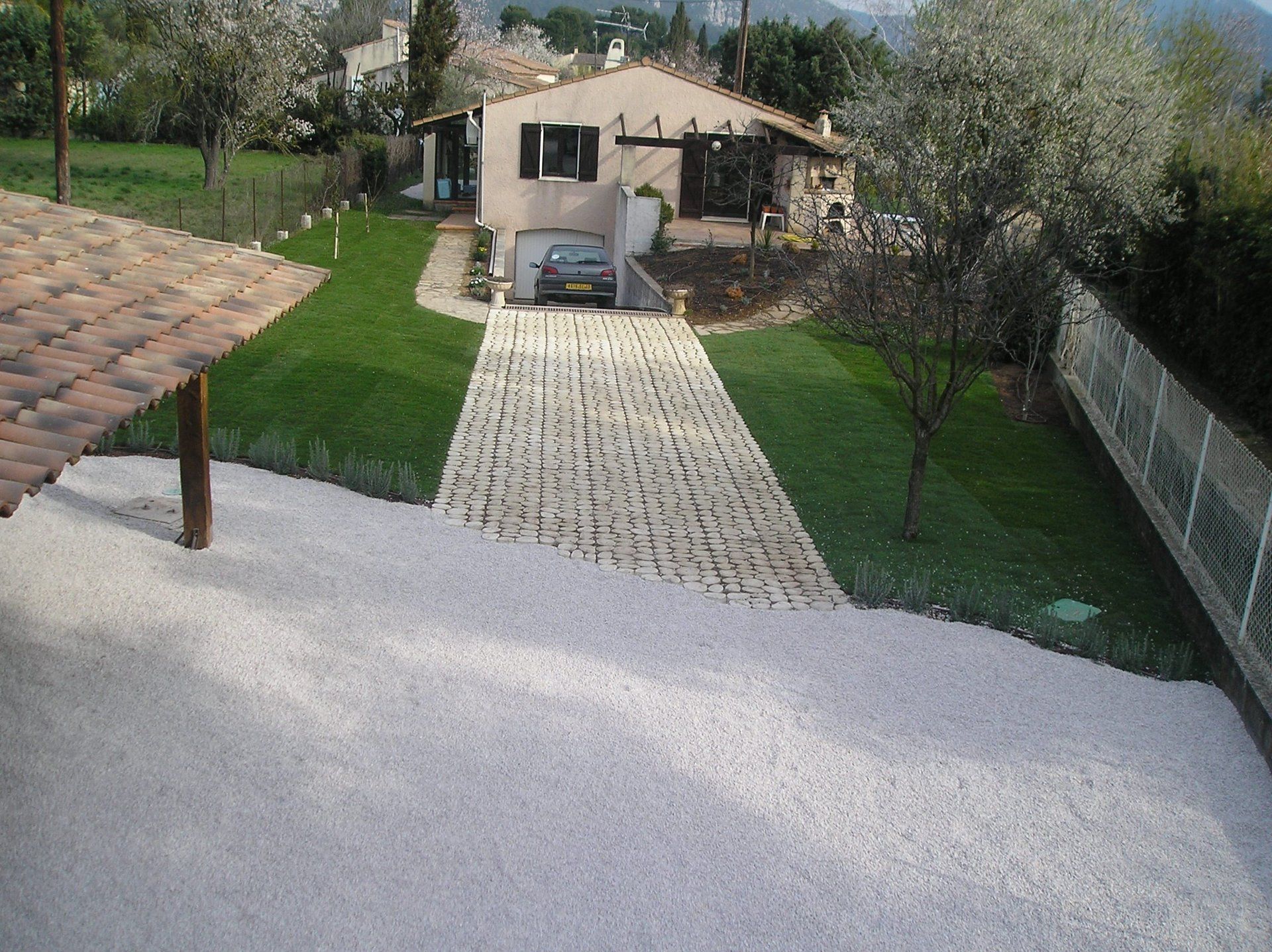 terrasse, voies carrossables, allées piétonnières, pas japonais, barrettes d'ardoise, en dalles de pierre, pavé granit, opus...