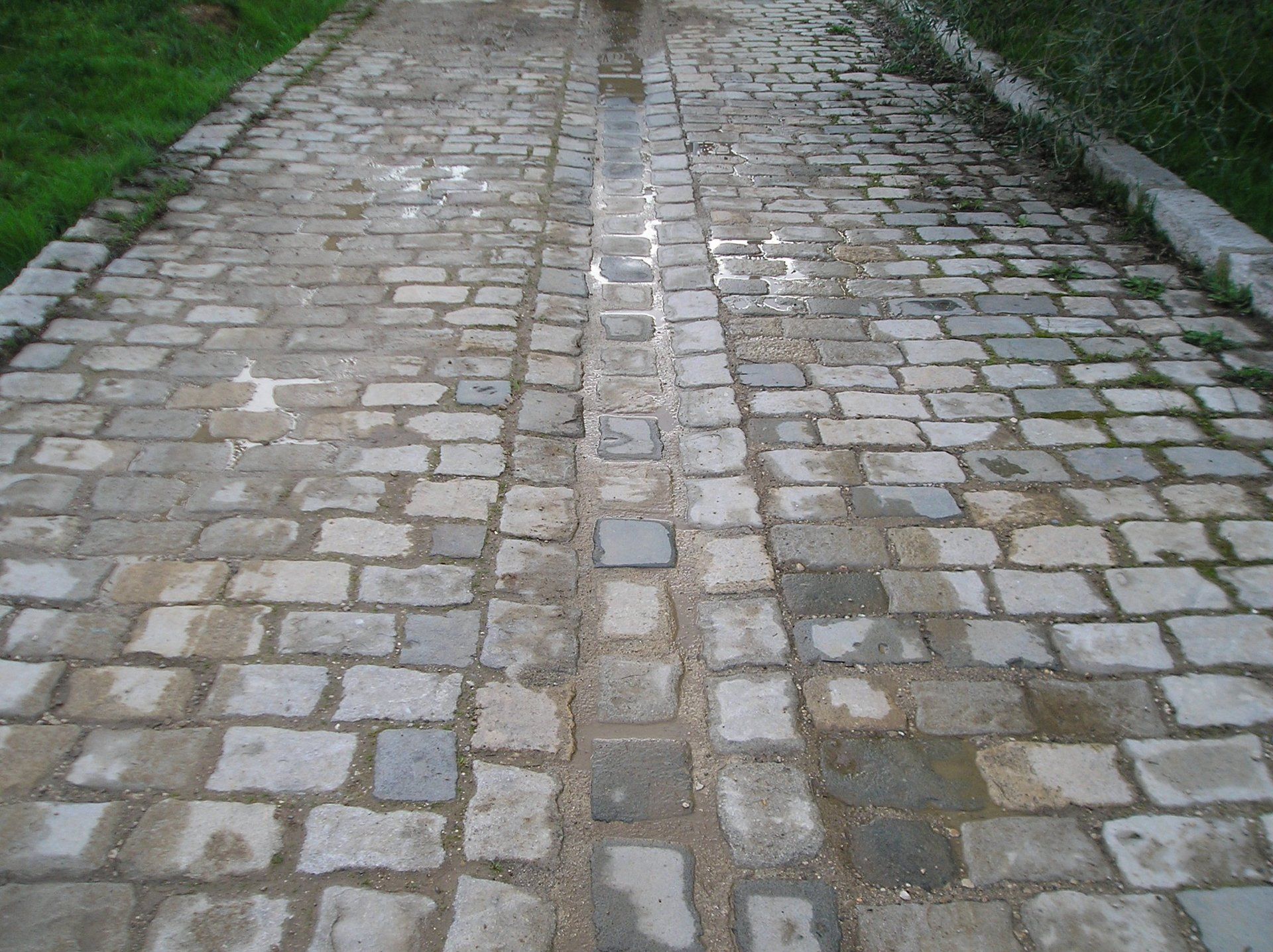 terrasse, voies carrossables, allées piétonnières, pas japonais, barrettes d'ardoise, en dalles de pierre, pavé granit, opus...