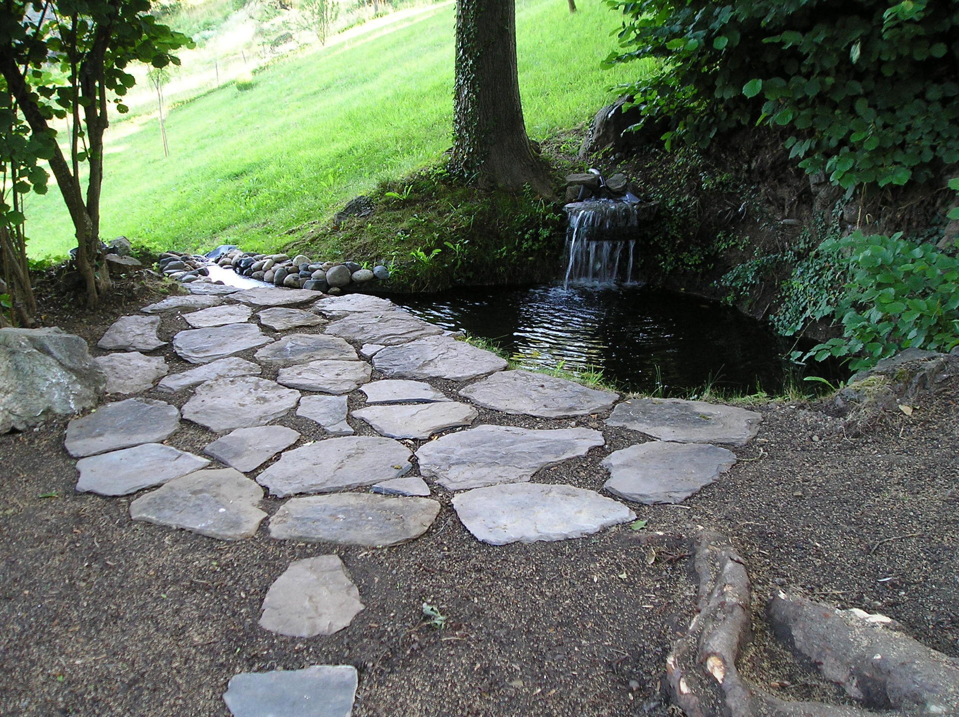 terrasse, voies carrossables, allées piétonnières, pas japonais, barrettes d'ardoise, en dalles de pierre, pavé granit, opus...
