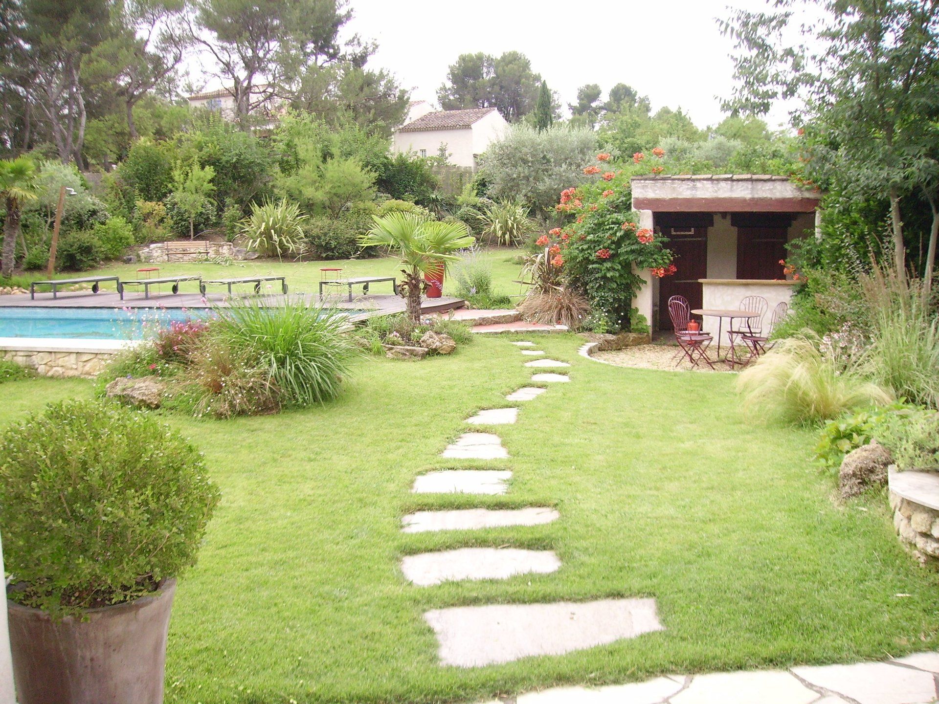 terrasse, voies carrossables, allées piétonnières, pas japonais, barrettes d'ardoise, en dalles de pierre, pavé granit, opus...