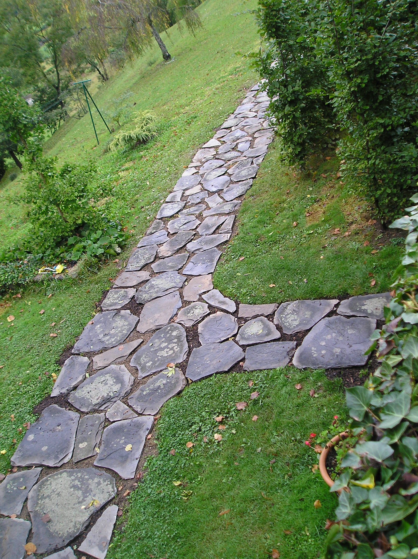 terrasse, voies carrossables, allées piétonnières, pas japonais, barrettes d'ardoise, en dalles de pierre, pavé granit, opus...