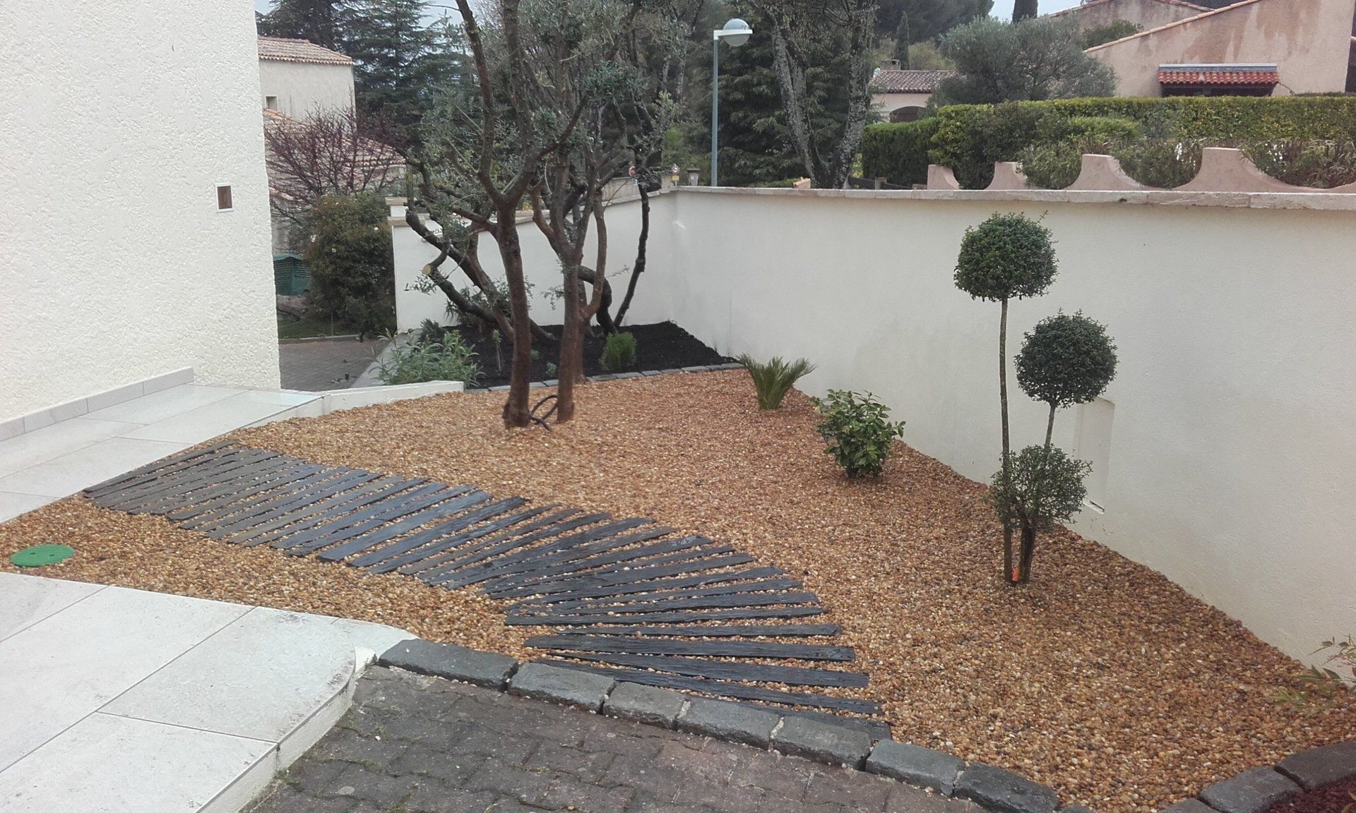 terrasse, voies carrossables, allées piétonnières, pas japonais, barrettes d'ardoise, en dalles de pierre, pavé granit, opus...