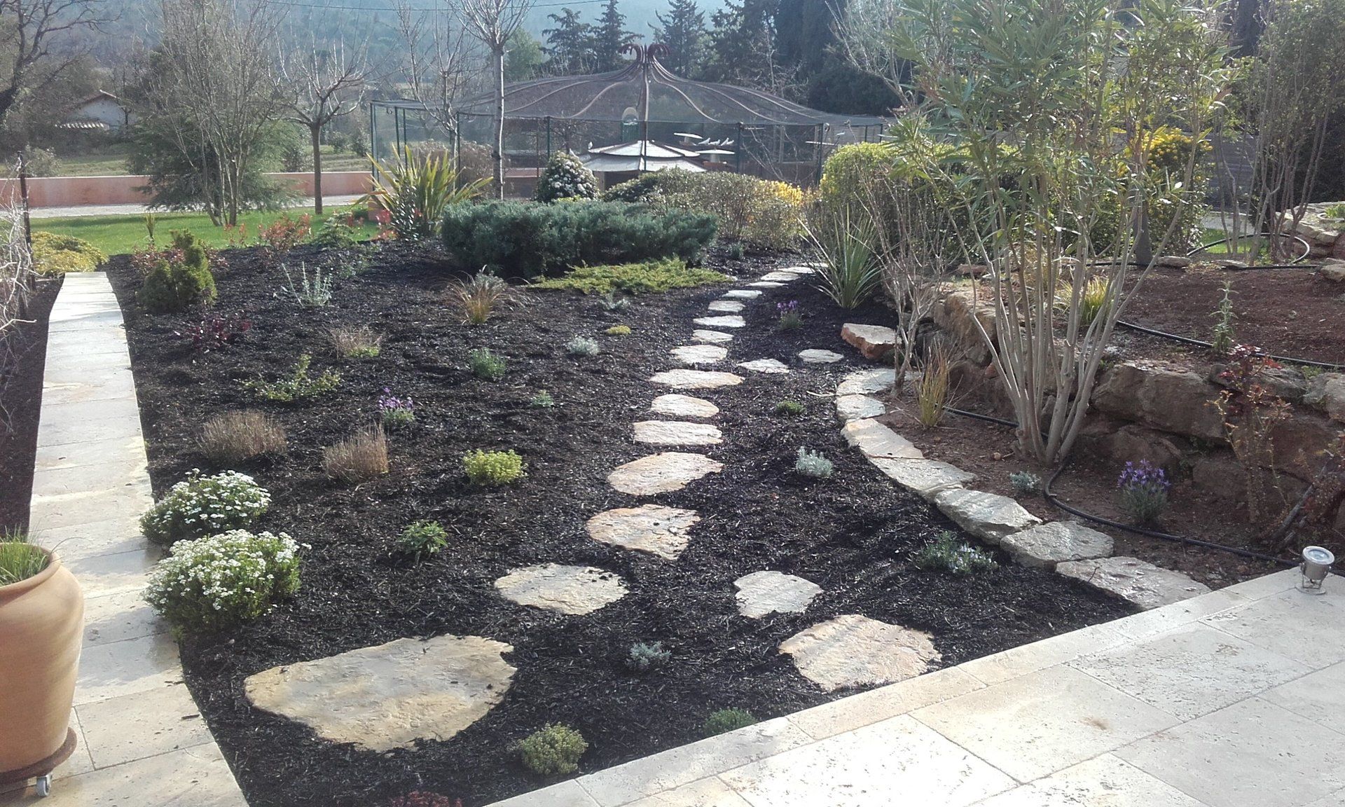 terrasse, voies carrossables, allées piétonnières, pas japonais, barrettes d'ardoise, en dalles de pierre, pavé granit, opus...