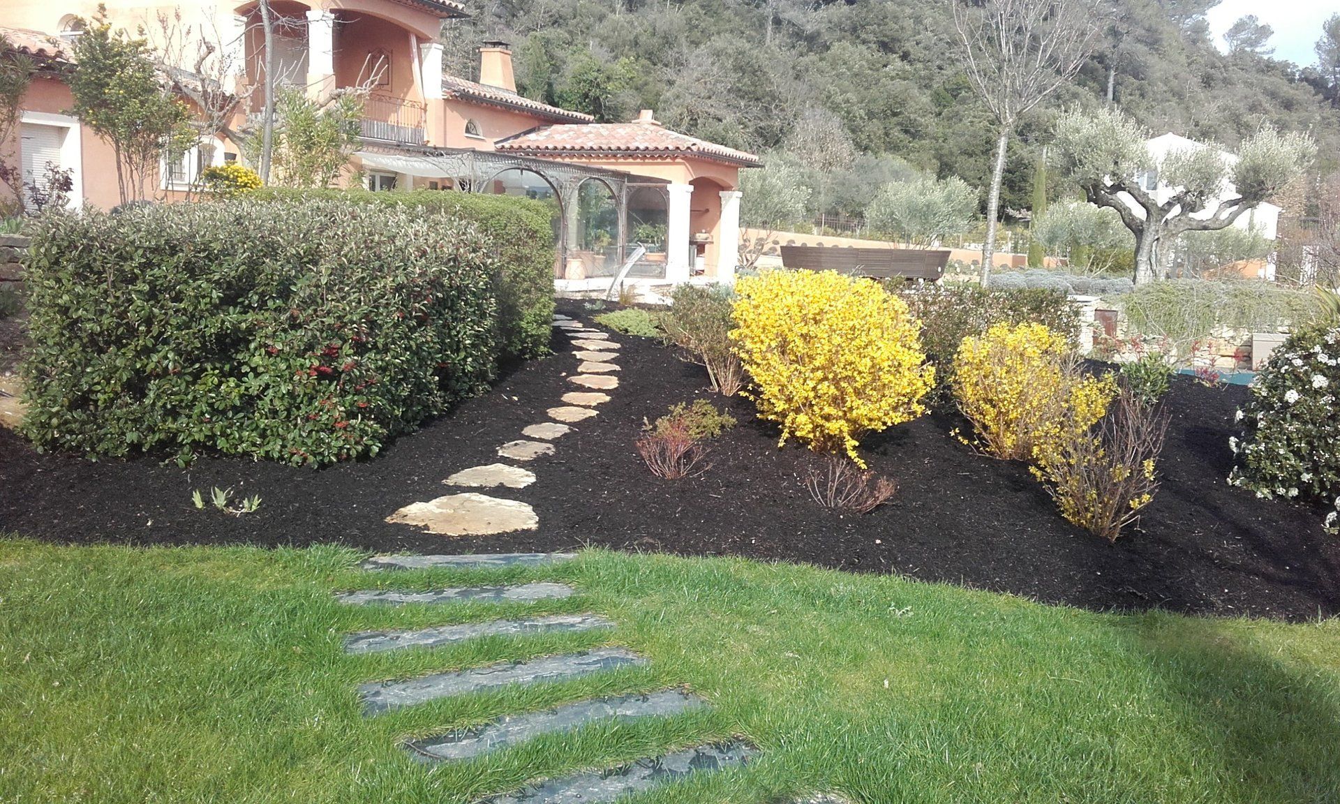 terrasse, voies carrossables, allées piétonnières, pas japonais, barrettes d'ardoise, en dalles de pierre, pavé granit, opus...