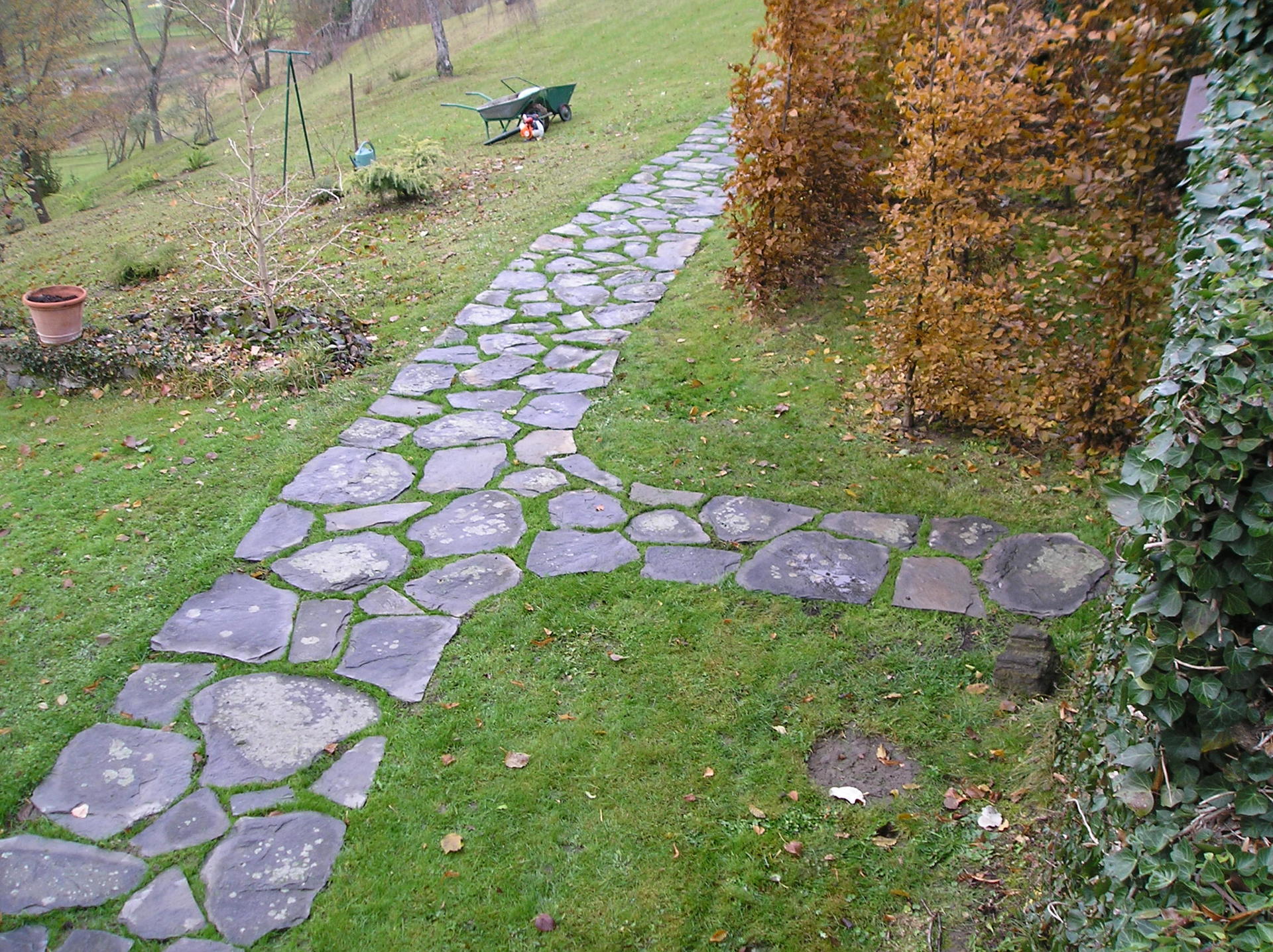 terrasse, voies carrossables, allées piétonnières, pas japonais, barrettes d'ardoise, en dalles de pierre, pavé granit, opus...