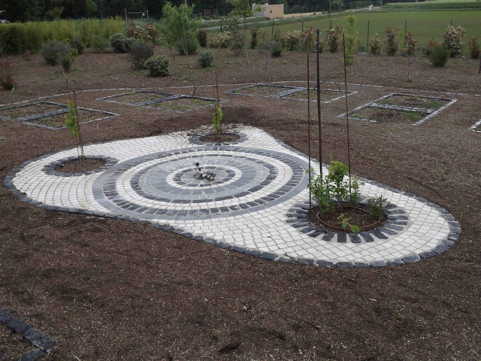 terrasse, voies carrossables, allées piétonnières, pas japonais, barrettes d'ardoise, en dalles de pierre, pavé granit, opus...