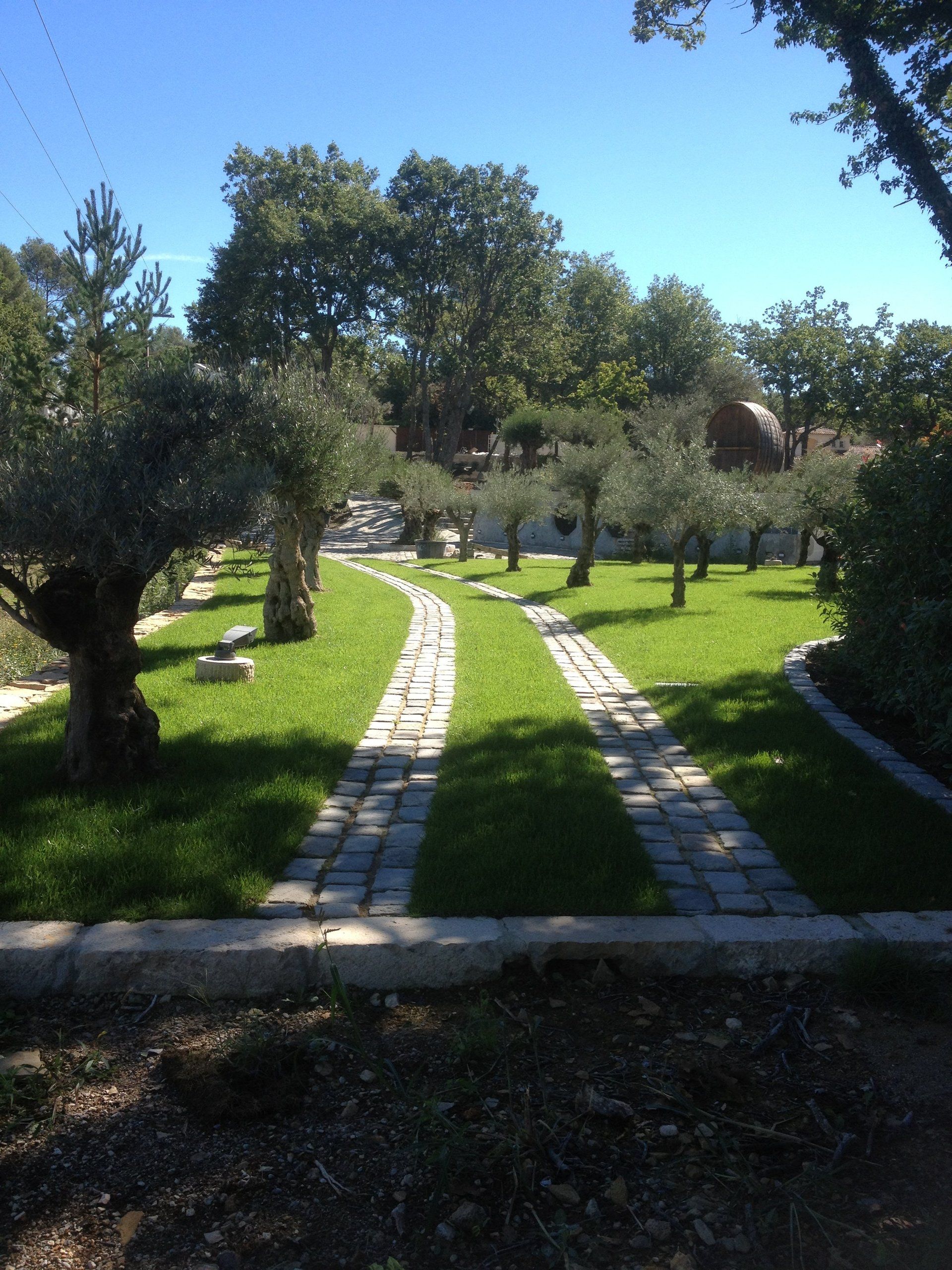 terrasse, voies carrossables, allées piétonnières, pas japonais, barrettes d'ardoise, en dalles de pierre, pavé granit, opus...
