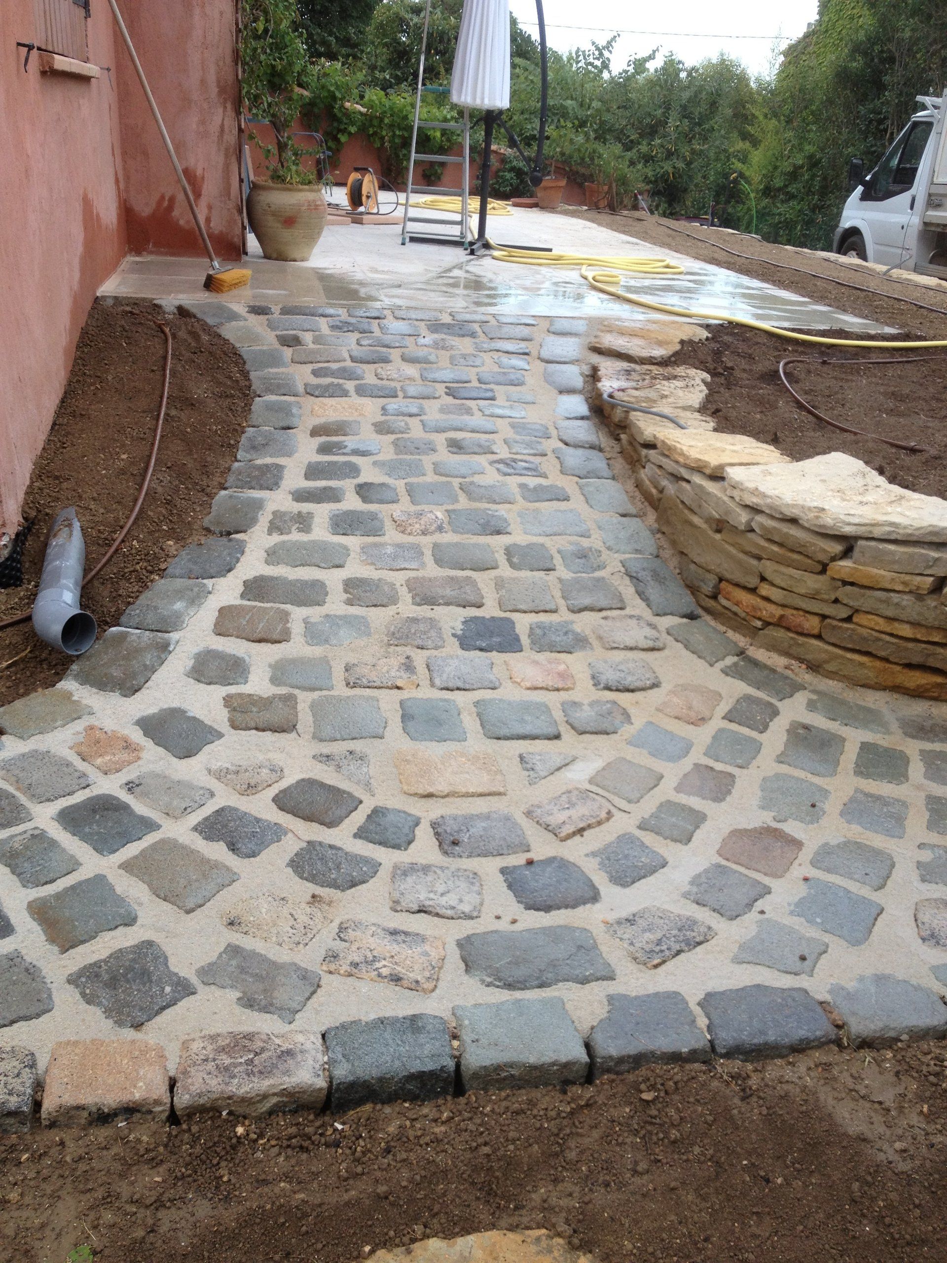 terrasse, voies carrossables, allées piétonnières, pas japonais, barrettes d'ardoise, en dalles de pierre, pavé granit, opus...