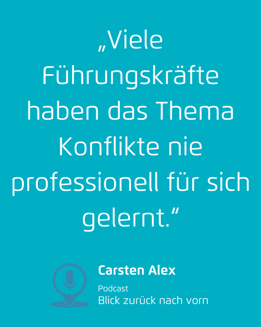 Türkise Grafik mit Zitat: „Viele Führungskräfte haben das Thema Konflikte nie professionell für sich gelernt.“