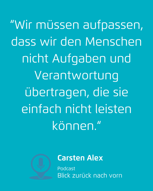 Türkise Zitatkarte mit weißem deutschem Text von Carsten Alex und kleinem Logo unten links