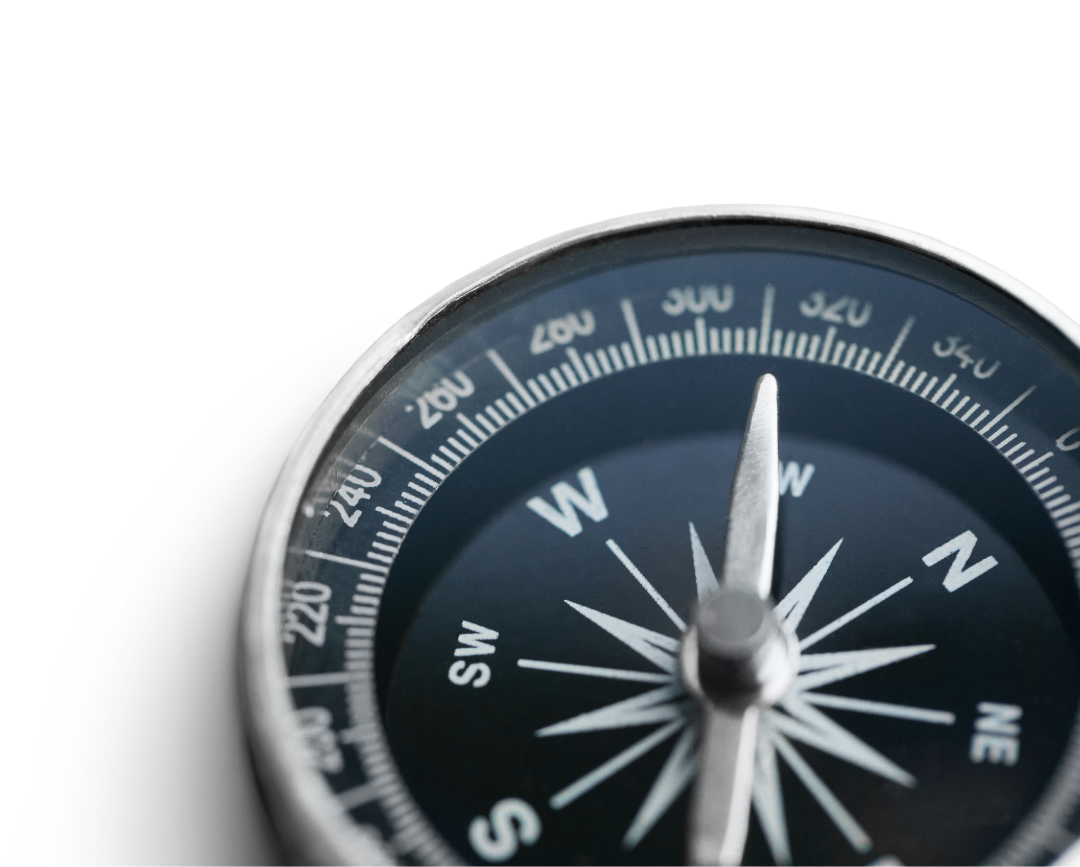 Ein Kompass mit Kompassnadel zeigt Orientierung