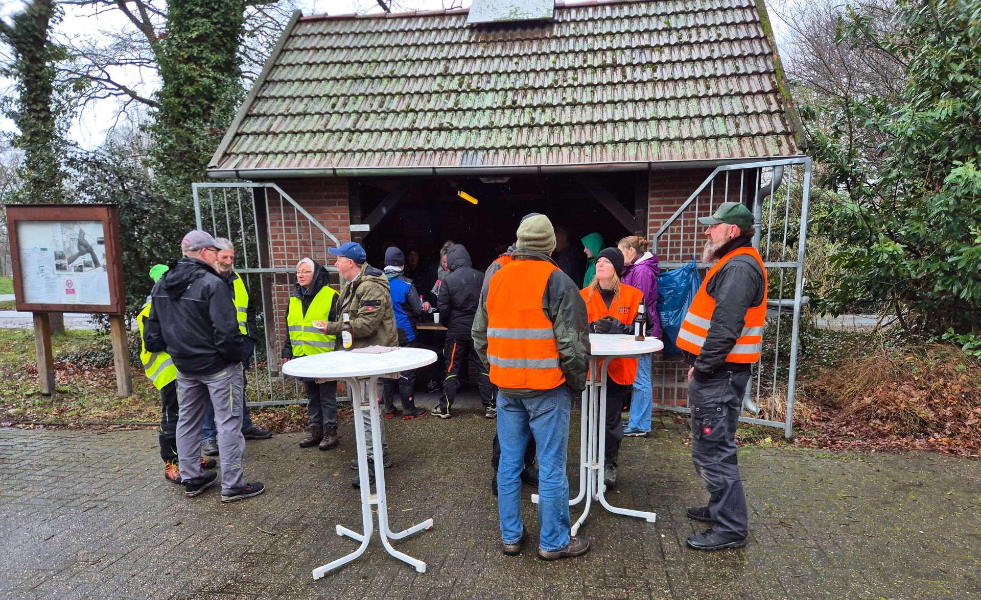 Stärkung für die fleißigen Helfer!
Foto: Hartmut Lueken