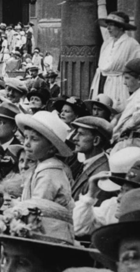 Crowds in the Market Place in Abingdon 1919