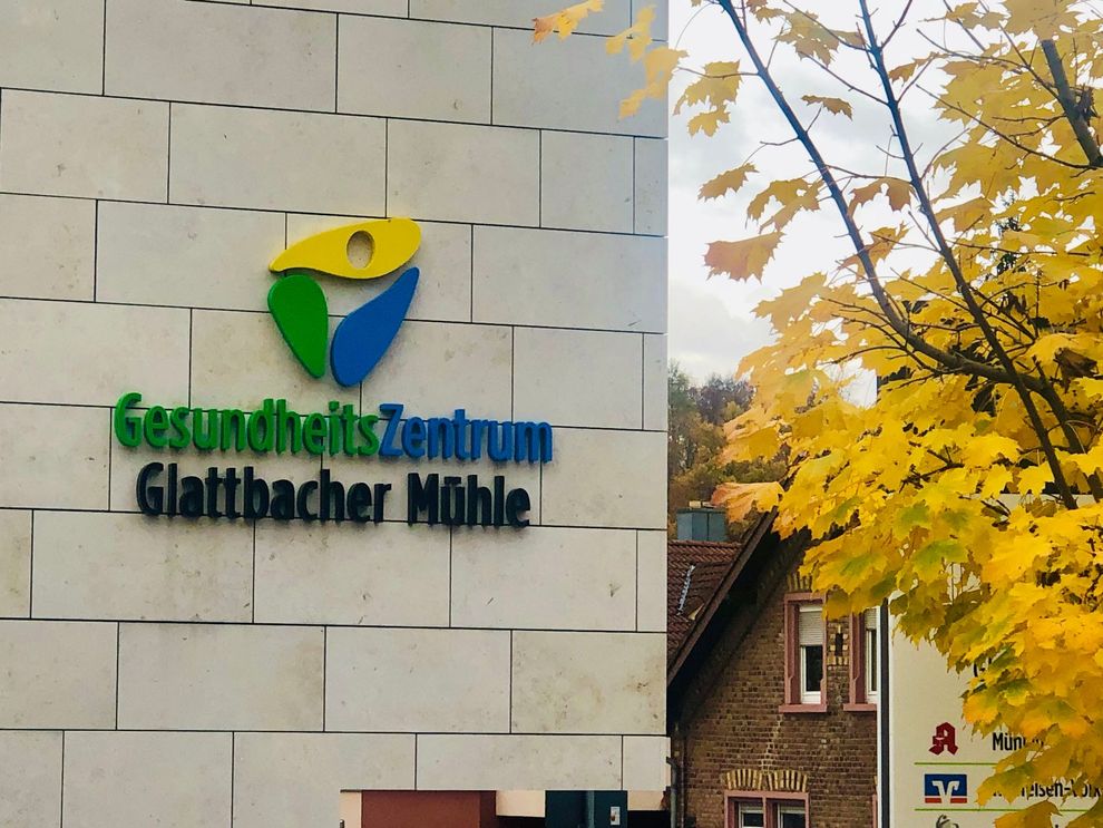 Krafttraining an Geräten, Dehnungen und Ganzkörpertraining verbessern laut neuesten Studien und somit ihre Lebensqualität. 
Prävention statt Nachsorge.