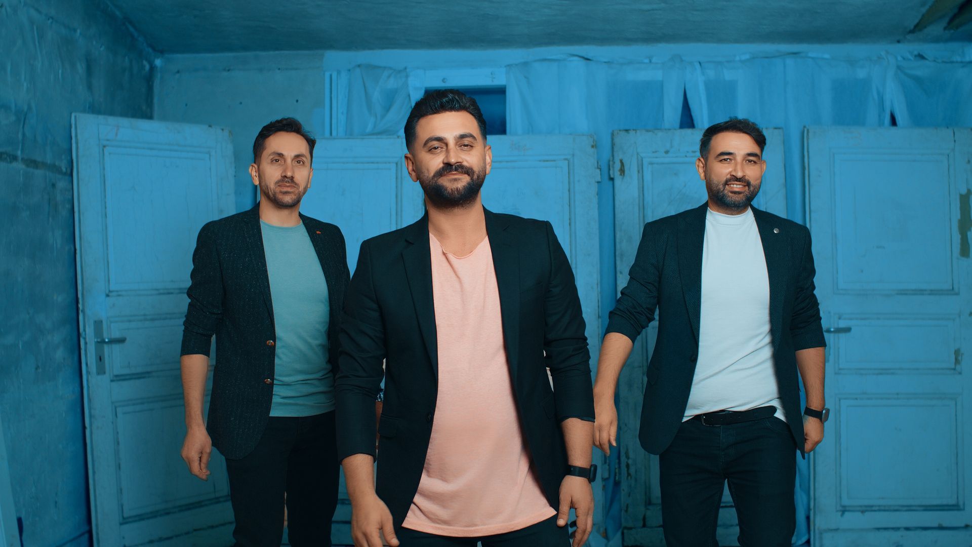 Grup 12 müzik grubu üyeleri, Avrupa genelinde düğünler ve etkinlikler için Türk müziği icra eden profesyonel ekip.