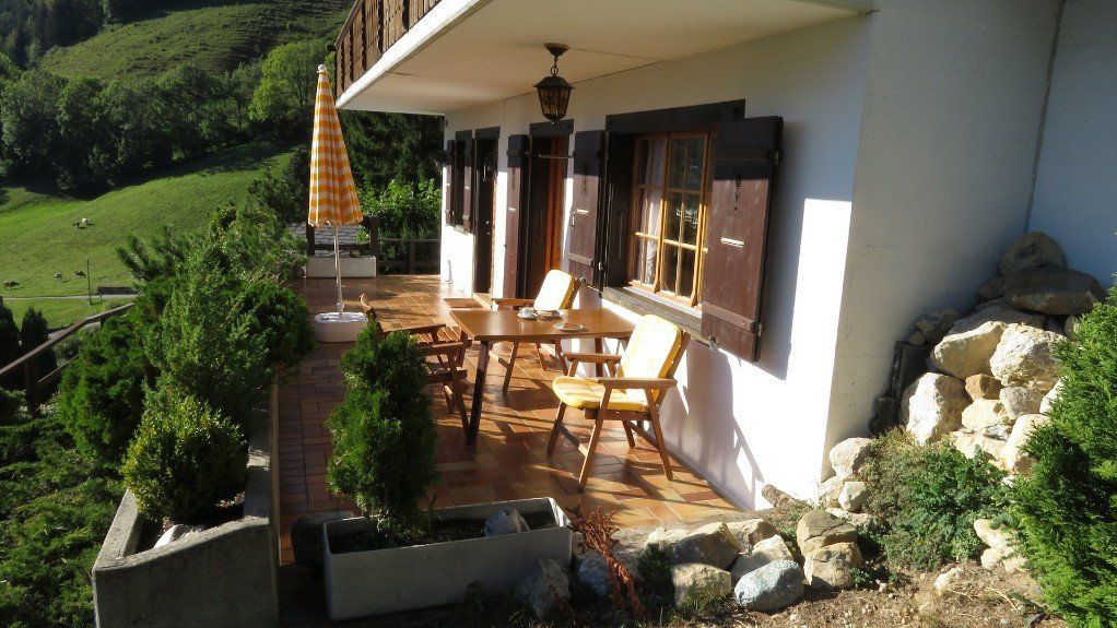 Die große Sonnenterrasse mit herrlicher Aussicht