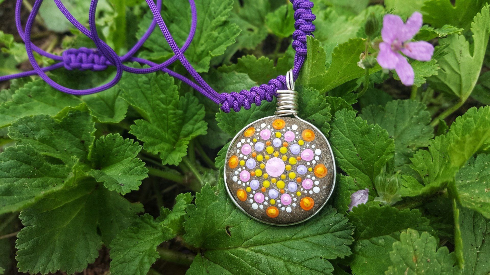 Colgantes, colgantes naturales, colgante de piedra, colgante de madera, abalorios