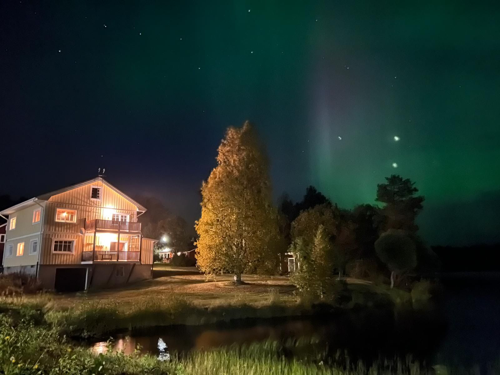 Nodlichter über der Villa Aurora Moskosel