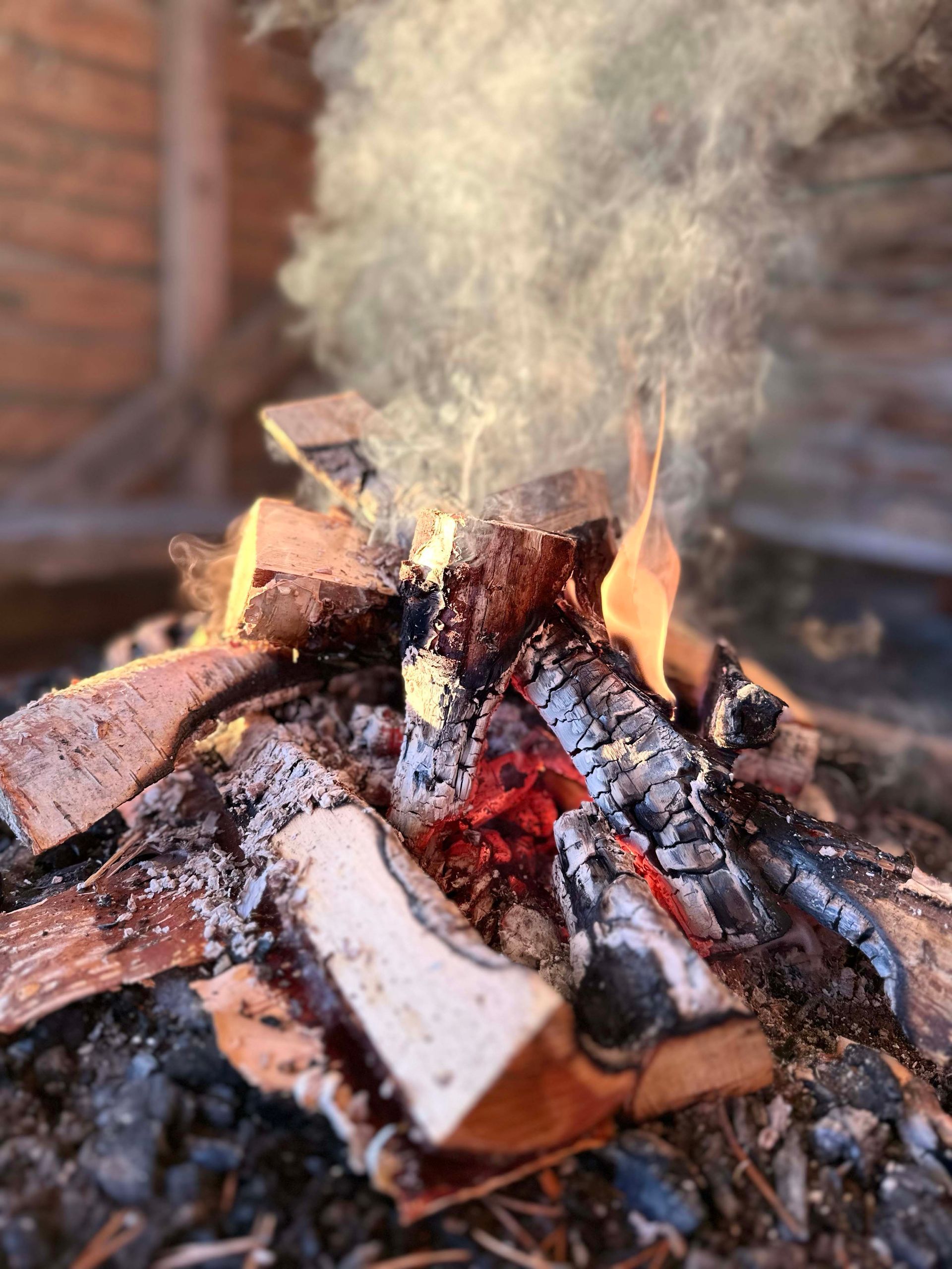 Lagerfeuer an der Villa Aurora Moskosel