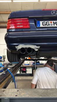 Auspuff Tuning an einem Mercedes SL R 129
