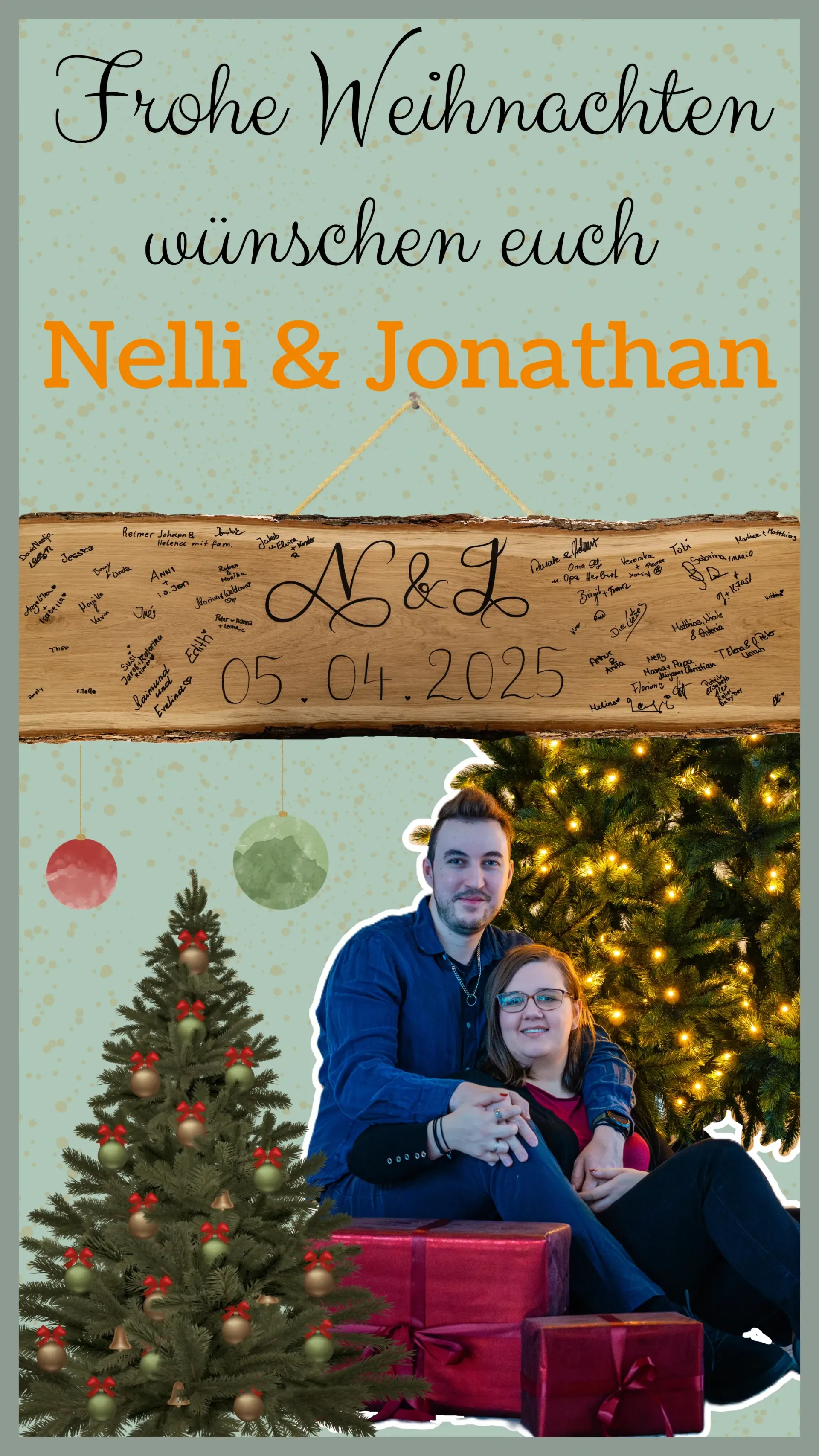 Eine Weihnachtskarte mit Nelli und Jonathan, ein Holzschild mit „N & J“ und einem Datum, ein Baum und Geschenkboxen.