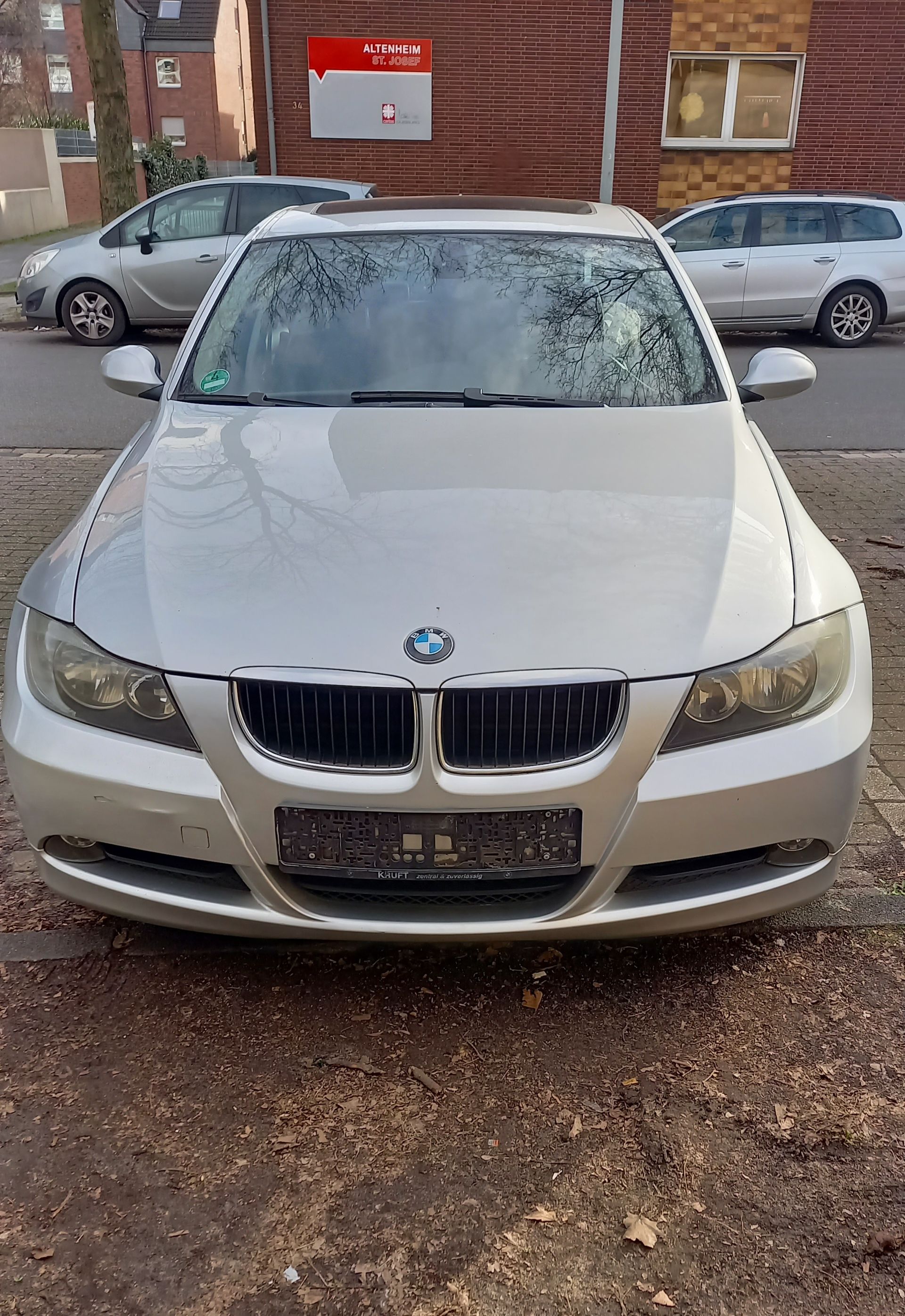 BMW 320i Limousine Silber Baujahr 2008 Frontansicht