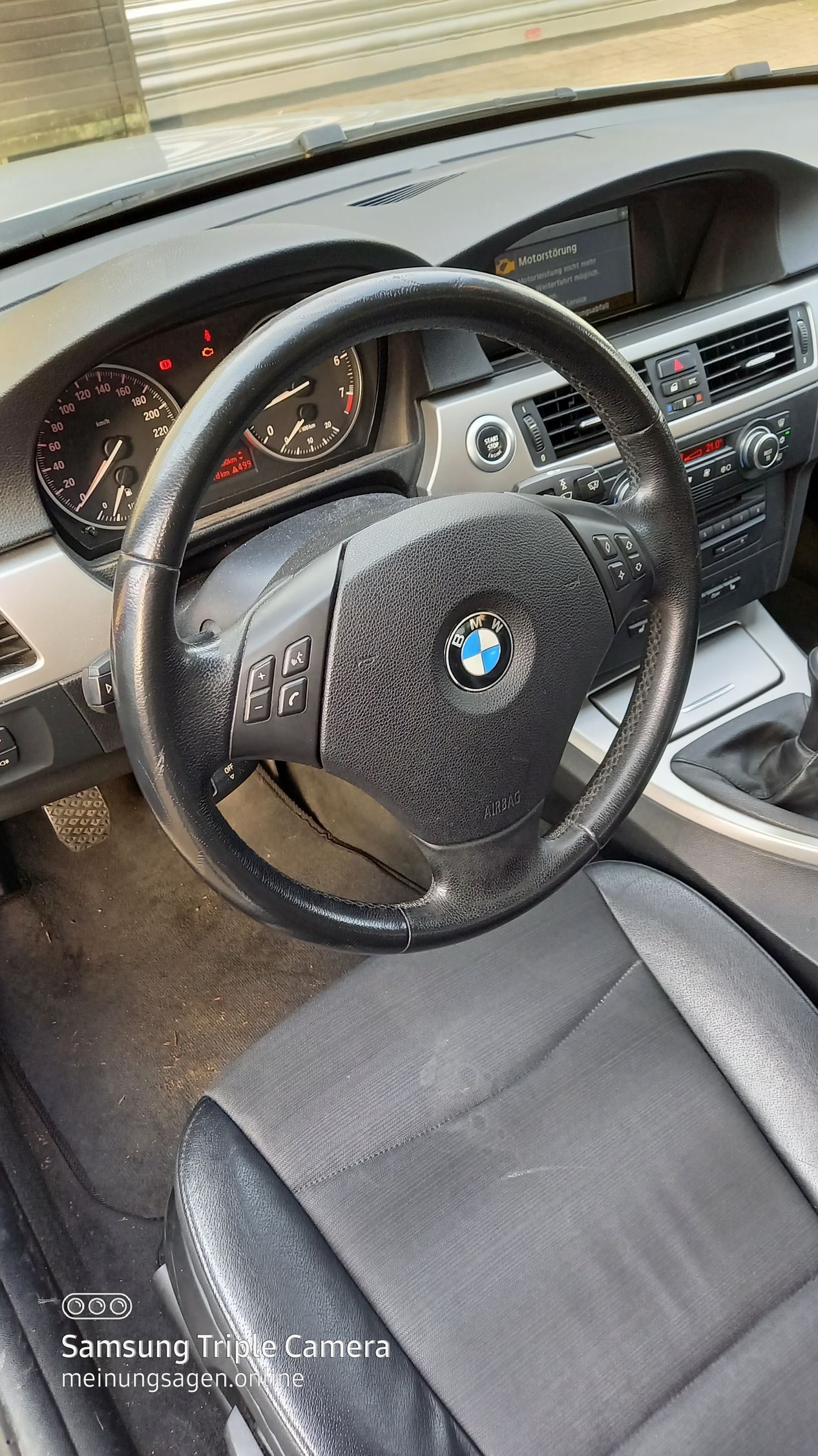 BMW 320i Limousine Silber Baujahr 2008 Lenkrad Fahrersitz Teilleder