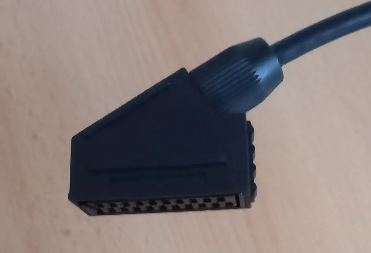 Schwarzer HDMI-Stecker und Anschluss