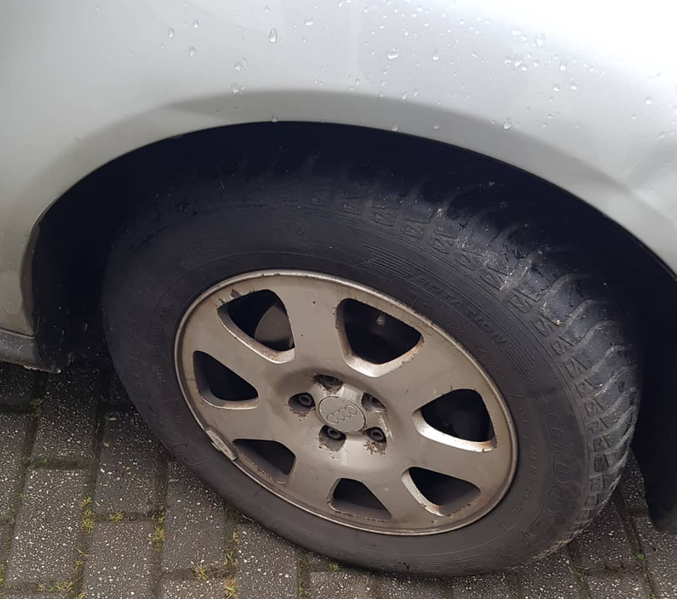 Audi A3-Baujahr 2001-3Türer-Silber-Felge-Reifen