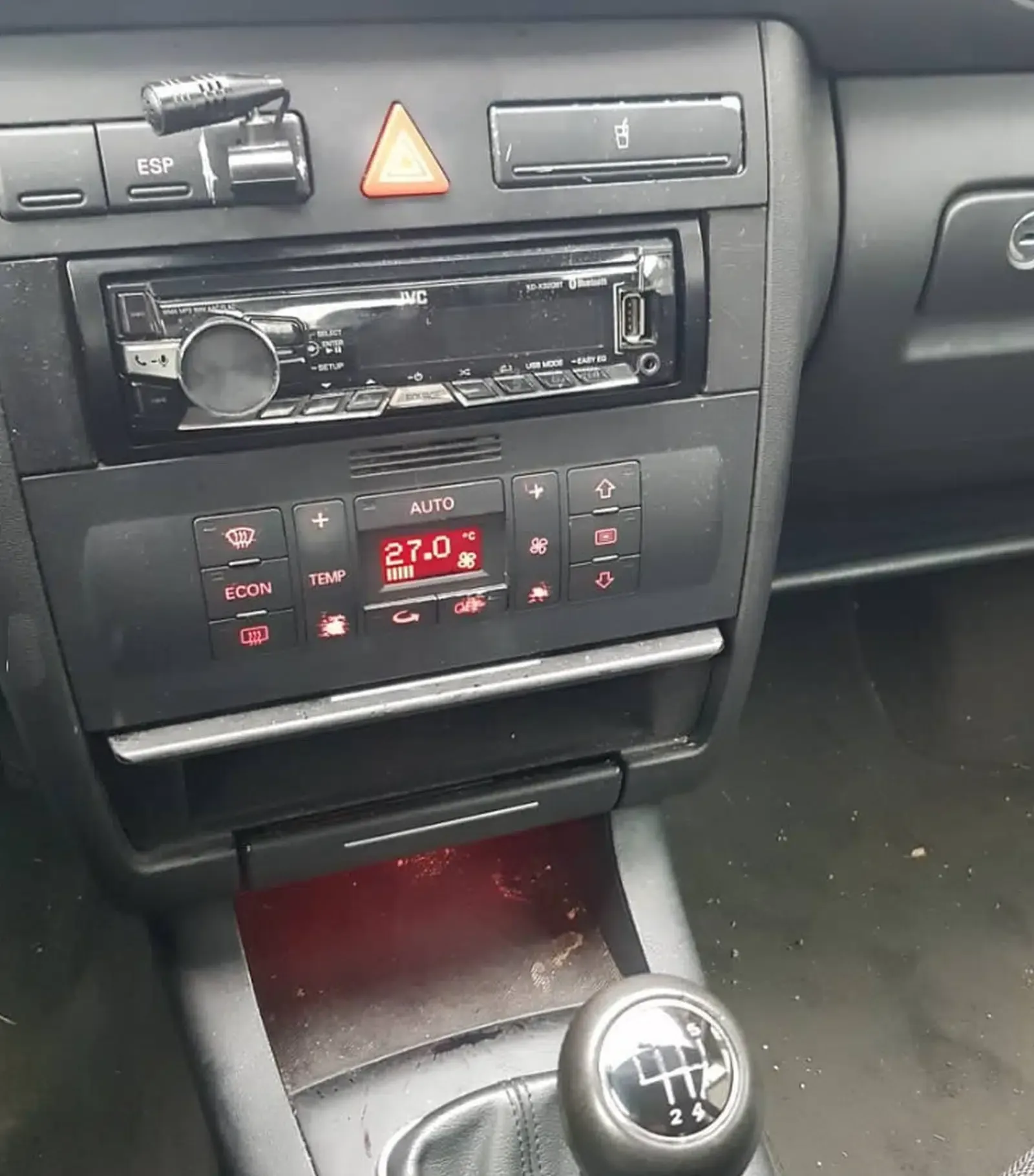 Audi A3-Baujahr 2001-Klimaanlage-Radio-Innenaustattung