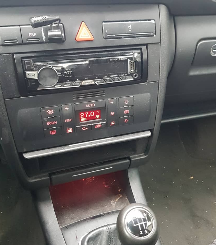 Audi A3-Baujahr 2001-Klimaanlage-Radio-Innenaustattung
