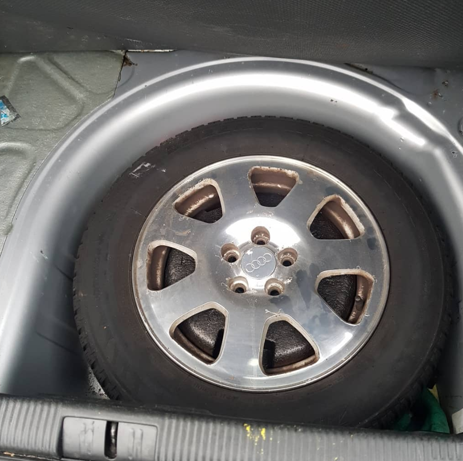 Audi A3-Baujahr 2001-Kofferraum-Reserverad