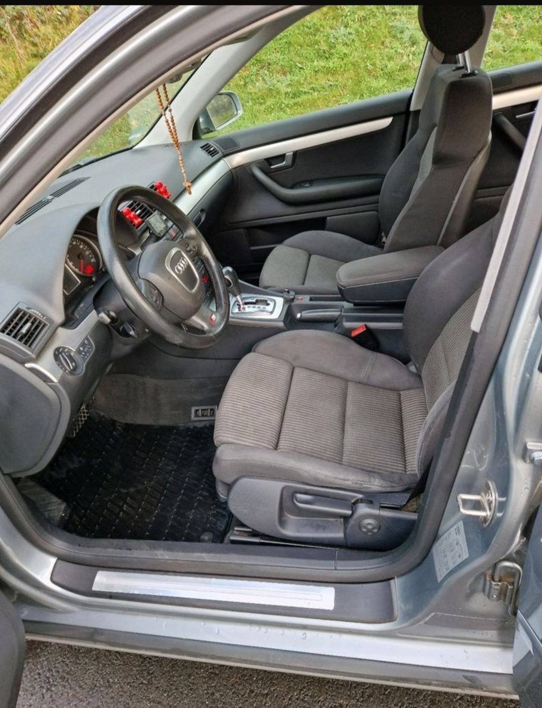 Audi A4-B7-Kombi-Baujahr 2007-Fahrersitz-Lenker