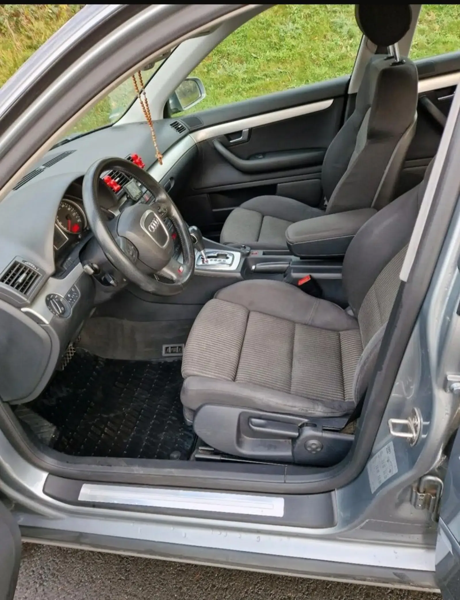 Audi A4-B7-Kombi-Baujahr 2007-Fahrersitz-Lenker