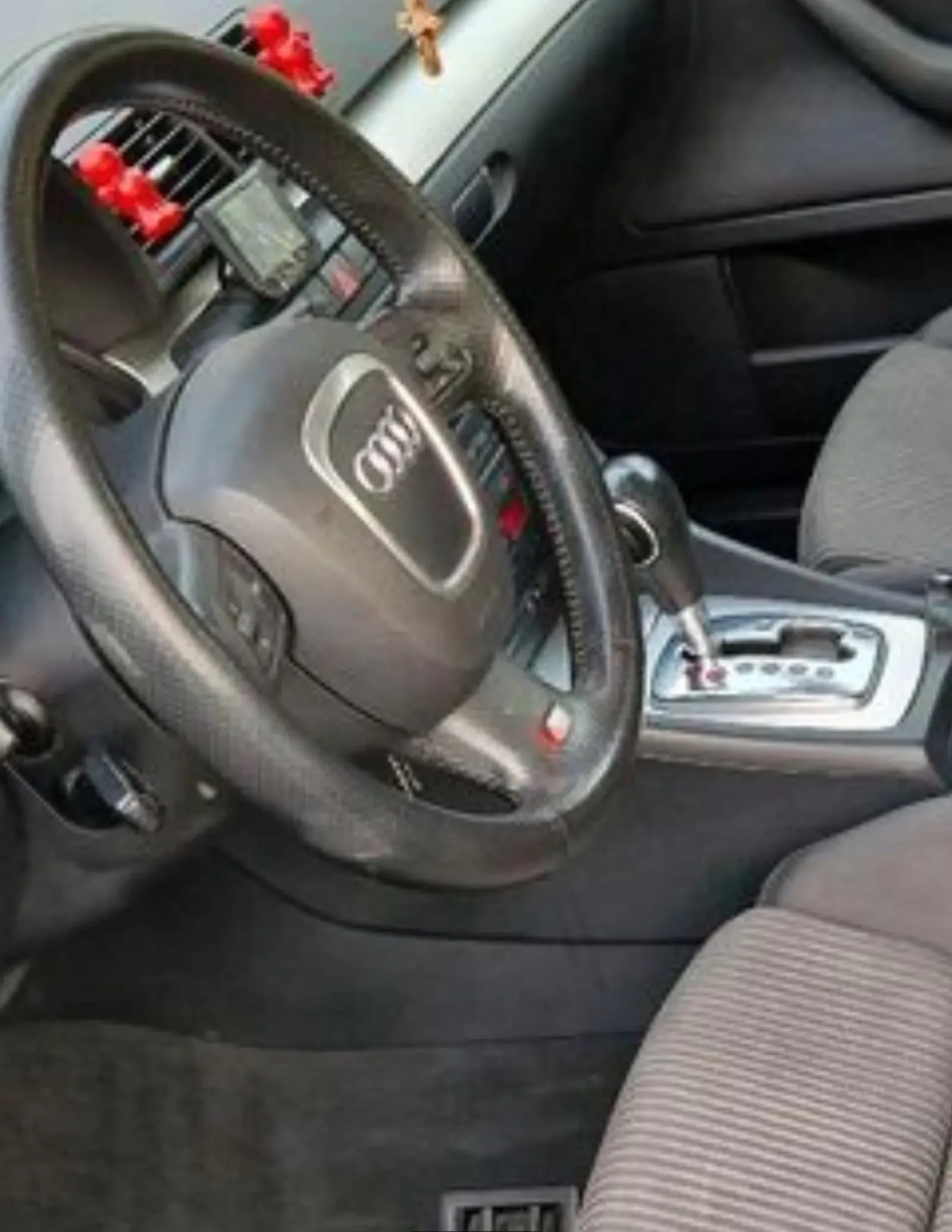 Audi A4-B7-Kombi-Baujahr 2007-Innen-Lenker-Beifahersitz