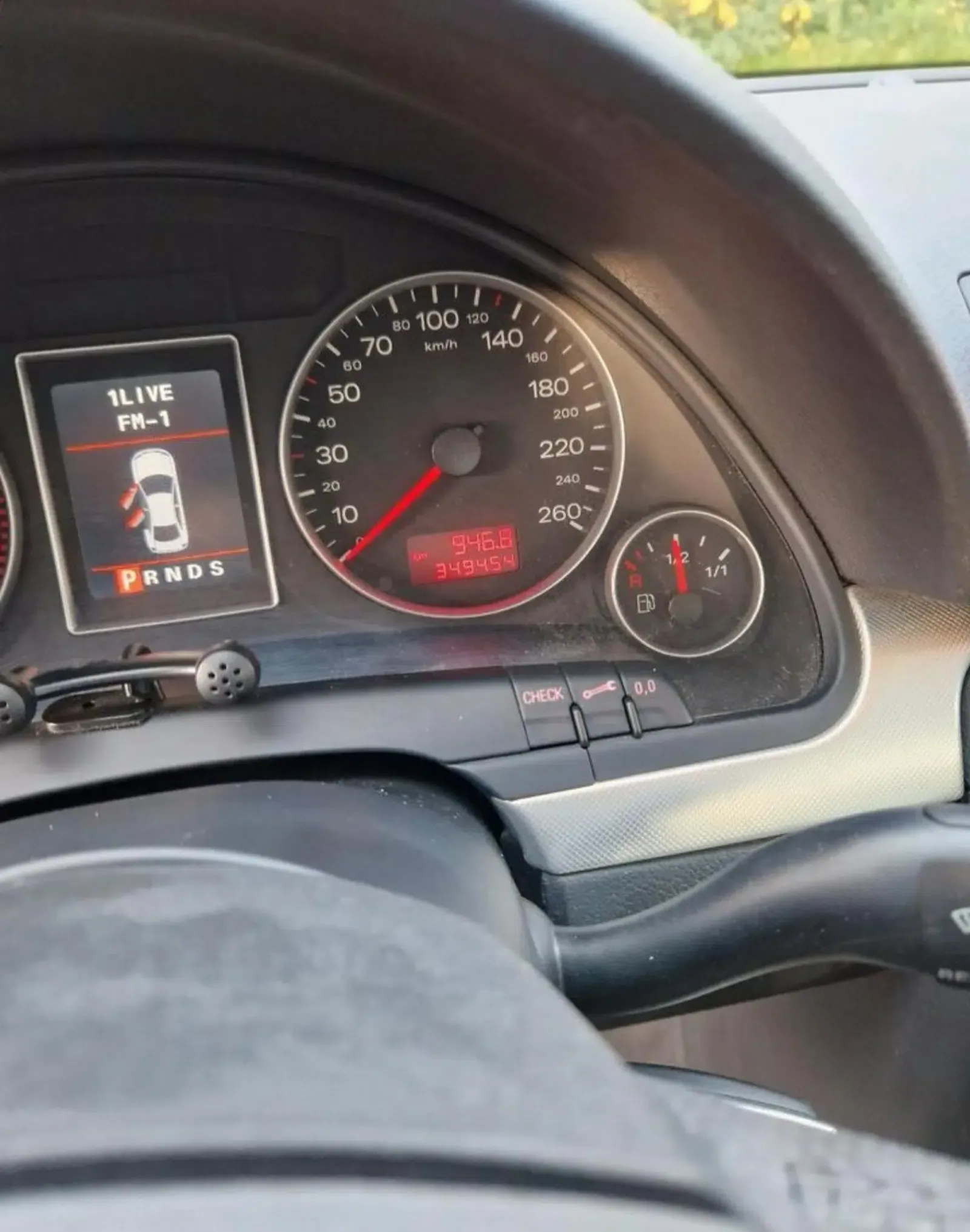 Audi A4-B7-Kombi-Baujahr 2007-Instromente-Display-Tachol