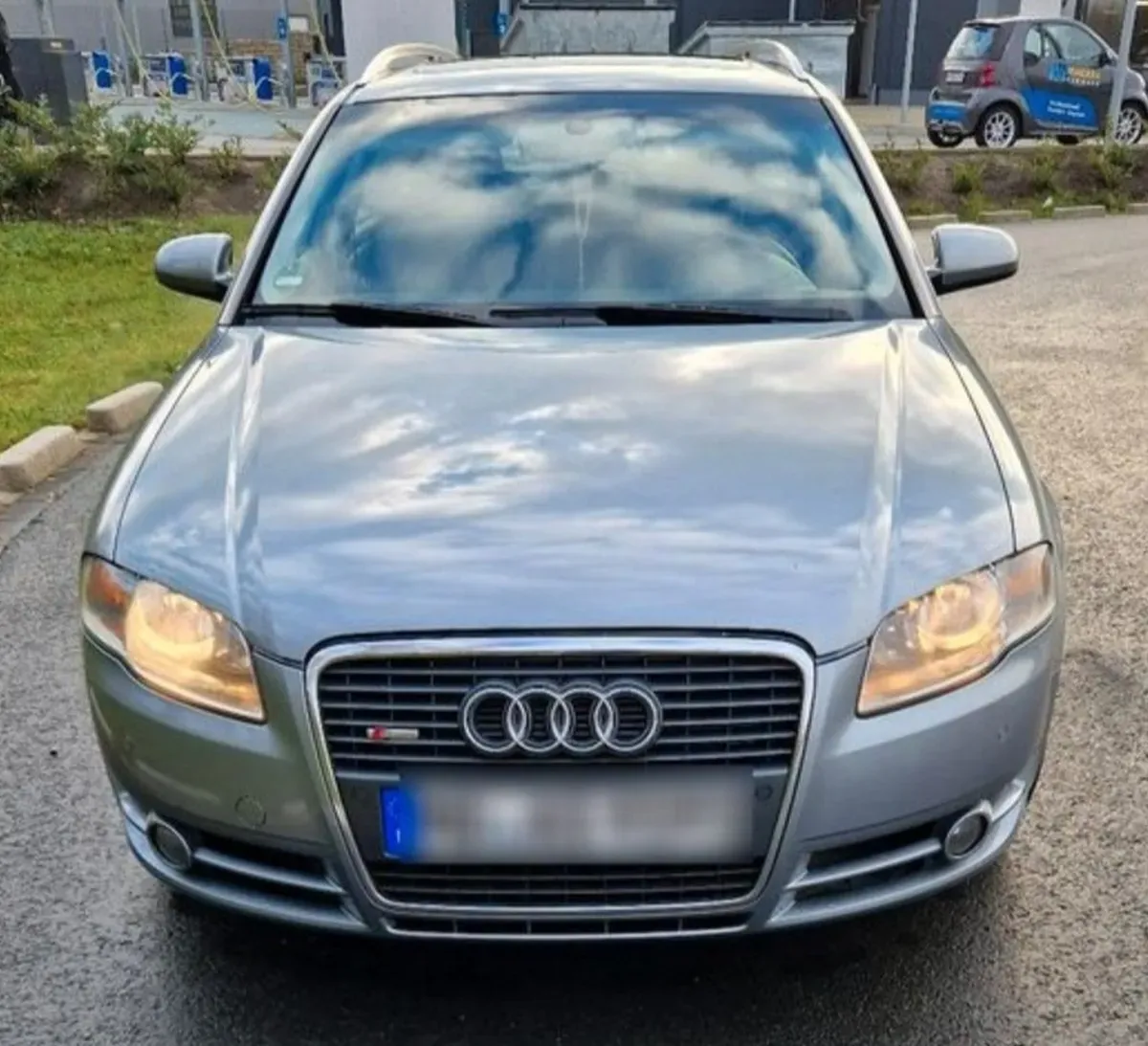 Audi A4 B7 Kombi – Baujahr 2007 - Front - Scheinwerfer an