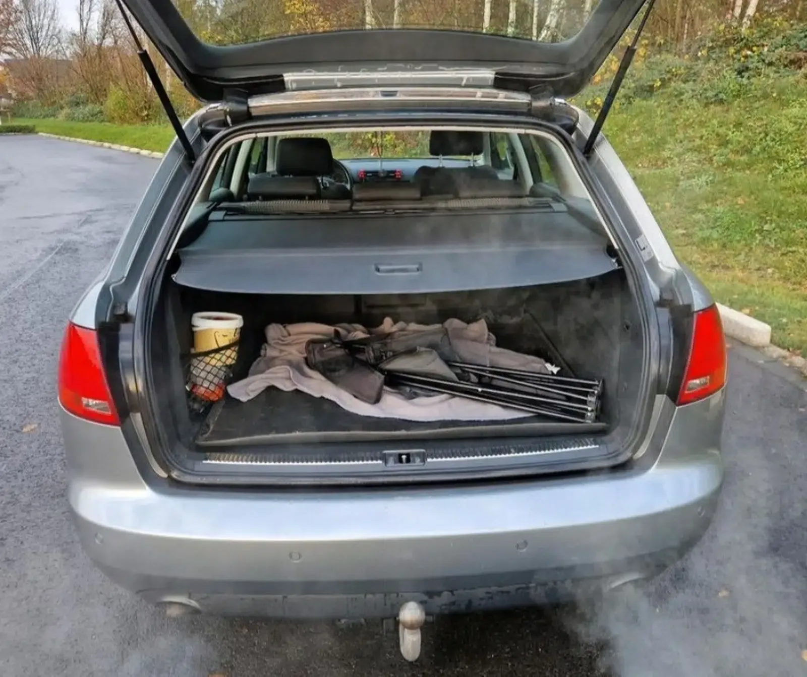 Audi A4-B7-Kombi-Baujahr 2007i-Kofferraum-AHK